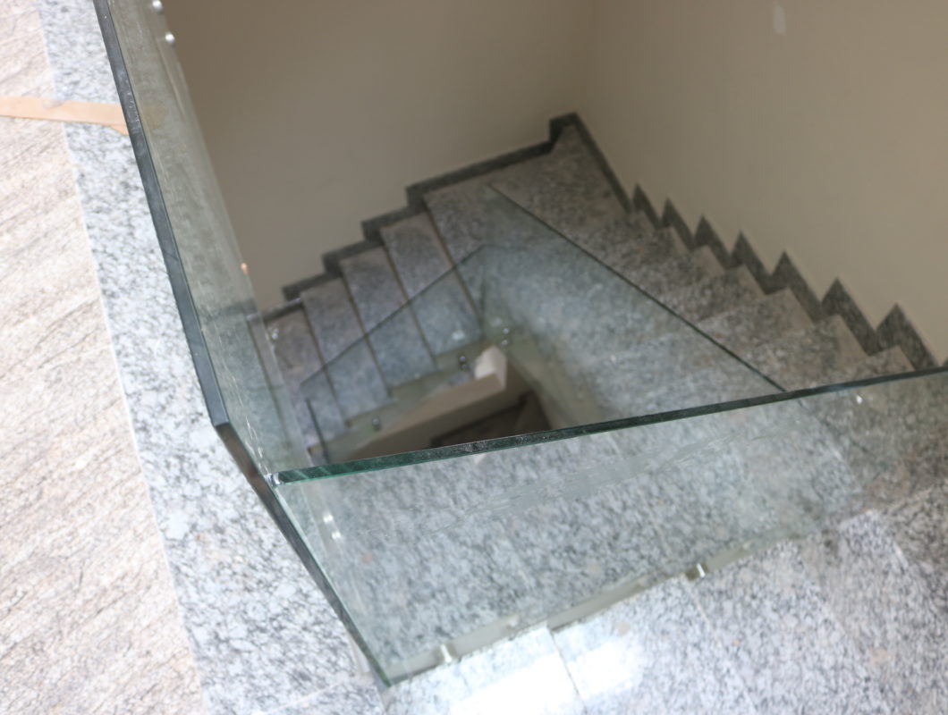 Kính Cường Lực Vũng Tàu – Thi công Giá Rẻ – 0966 212 323