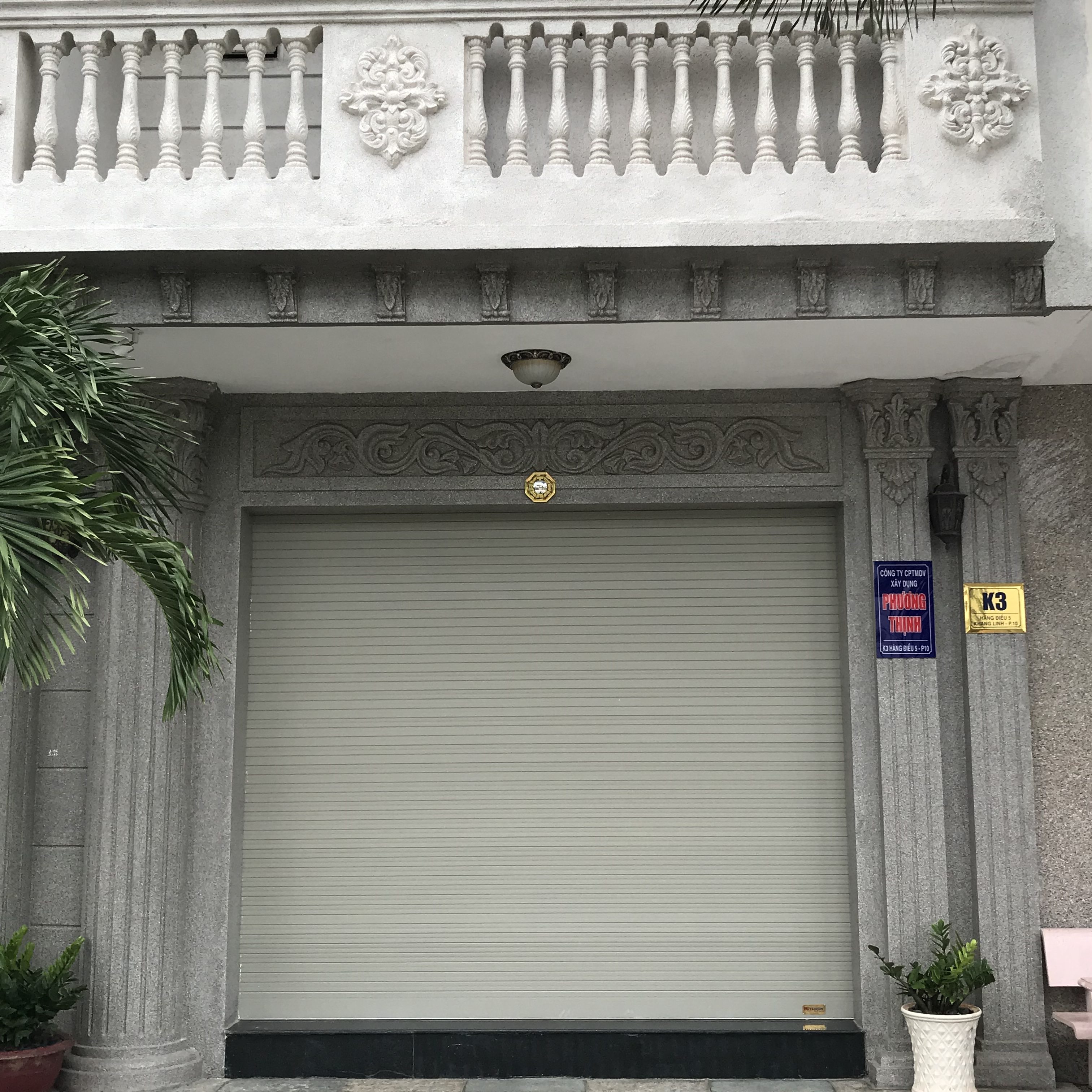 cửa cuốn nhà xe biệt thự đẹp