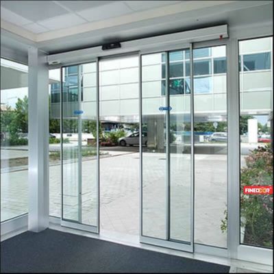 Cửa kính tự động đang dần thay thế mẫu cửa truyền thống