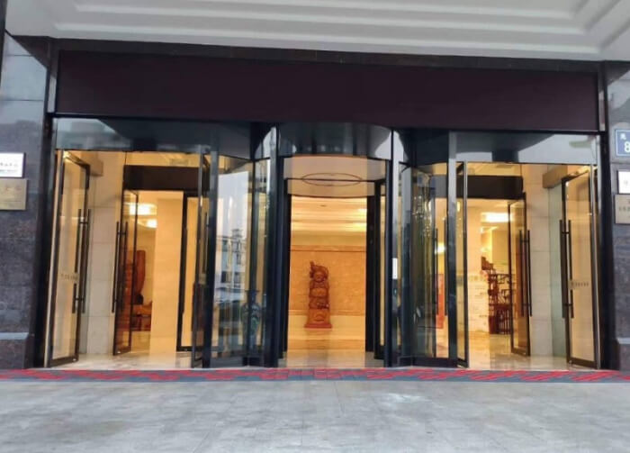 Cửa kính cường lực tự động có độ bền cao