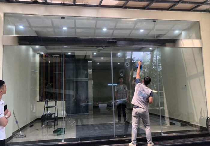 Cửa kính tự động trượt tạo không gian thoáng mát