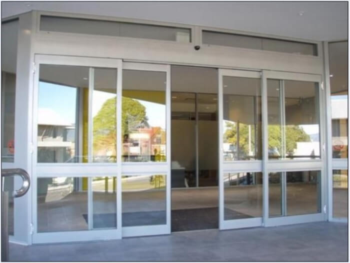 Cửa kính tự động có cách gọi khác là cửa mắt thần tự động