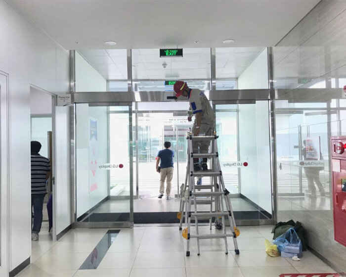 Cửa kính tự động do Kính cường lực Vũng Tàu thi công tự động cài đặt