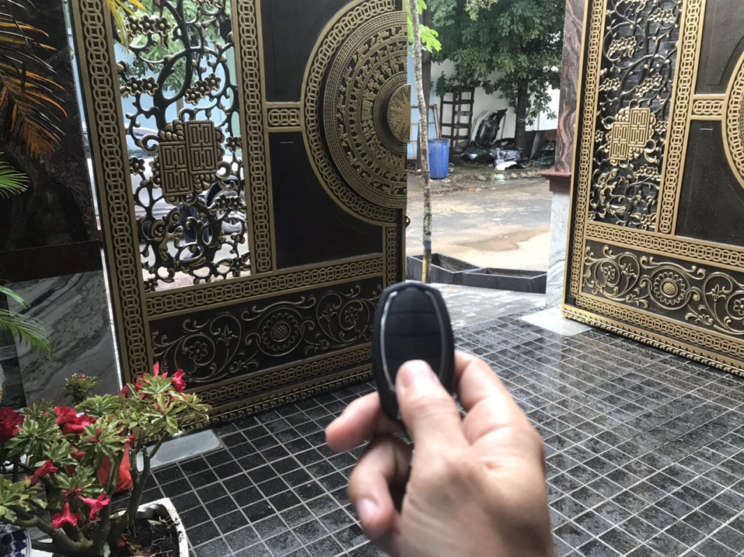 Remote điều khiển từ xa giúp bạn điều khiển bộ cửa cổng tự khoảng cách xa