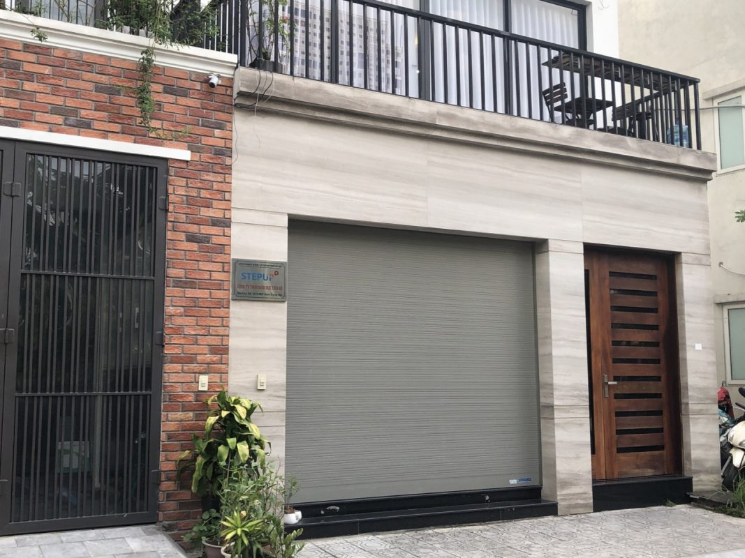 Cửa cuốn tự động phù hợp để lắp đặt ở nhiều loại công trình khác nhau