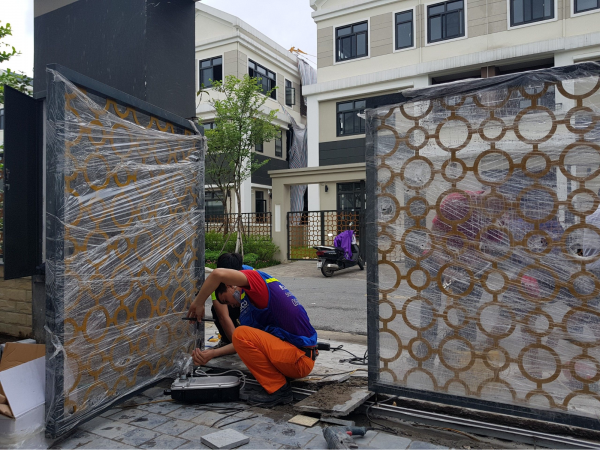 bản lề cồng âm sàn tự động