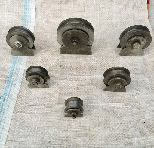 Bánh xe cửa lùa inox