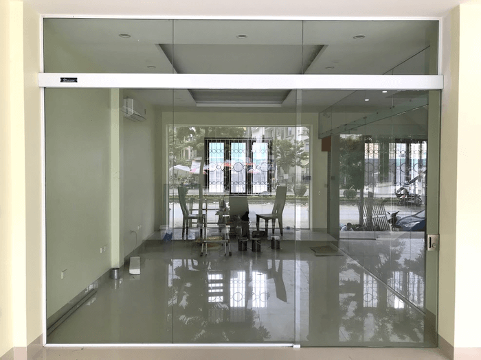 Thi công cửa kính tự động 1 cánh cho văn phòng